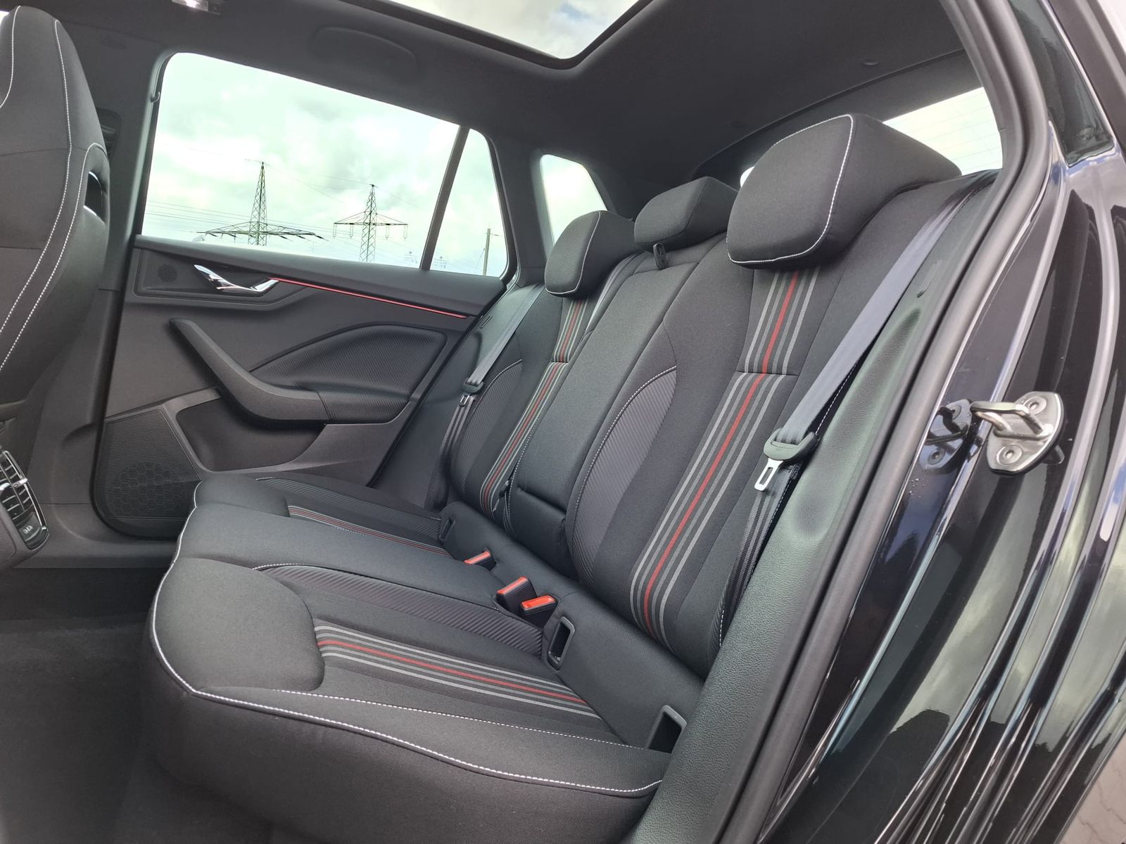 Fahrzeugabbildung SKODA Kamiq 1.5 TSI DSG Monte Carlo PANO*MATRIX*5J.GAR