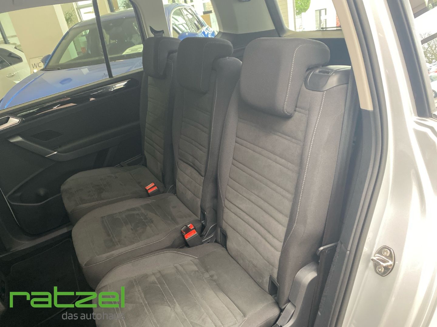 Fahrzeugabbildung Volkswagen Touran Highline 1.5 TSI DSG 7-Sitze ACC EasyOpen