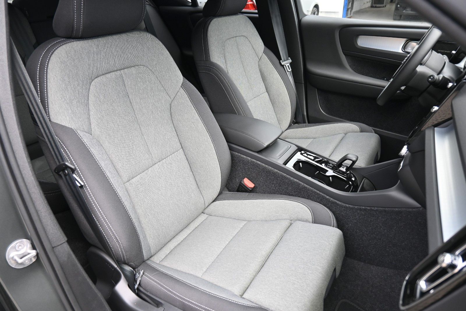 Fahrzeugabbildung Volvo XC40 B3 DKG Plus Dark*STDHZG*360°*H&K*ACC