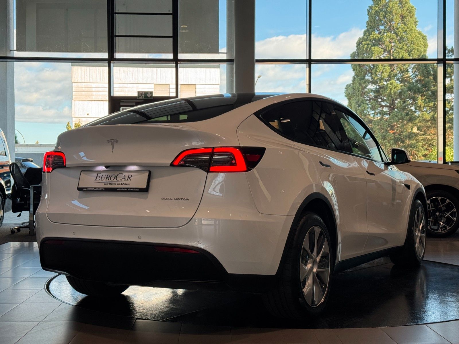 Tesla Model Y AWD Long Range Dual Motor Panorama LED foto 18