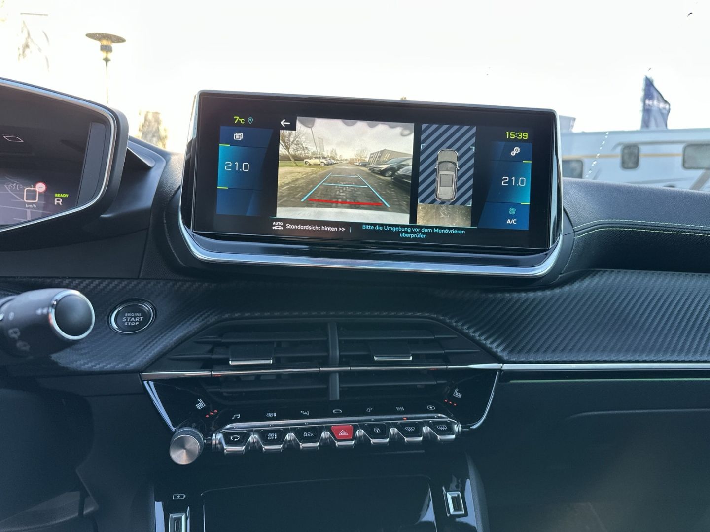 Fahrzeugabbildung Peugeot 2008 GT Elektro 136 Sportpaket El. Panodach Navi