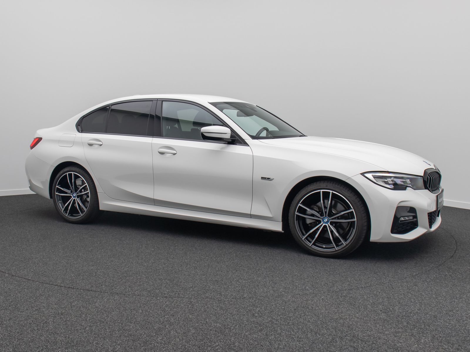 Fahrzeugabbildung BMW 320e M Sport Alarm DAB LED GeschwindigReg 19Zoll