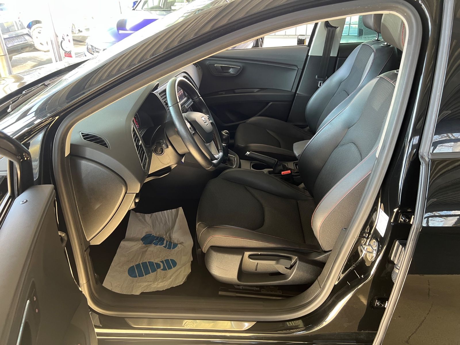 Fahrzeugabbildung SEAT Leon ST FR *LED*NAVI*BLUETOOTH*SITZHEIZUNG*