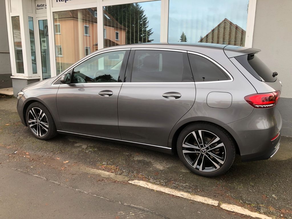 Mercedes-Benz B 180