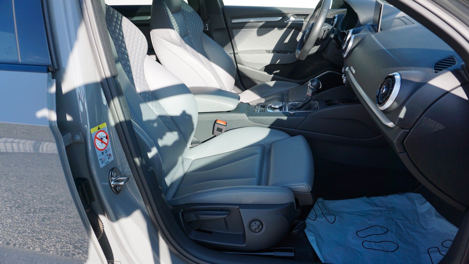 Fahrzeugabbildung Audi S3 Lim. 2.0 TFSI quattro Navi Kamera B&O Pano