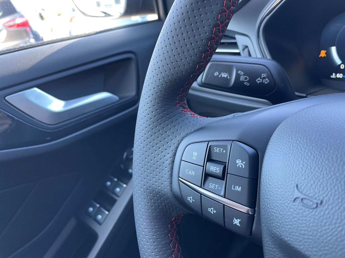 Fahrzeugabbildung Ford Focus ST X totWinkAss LED HeadUpDispl Kamera