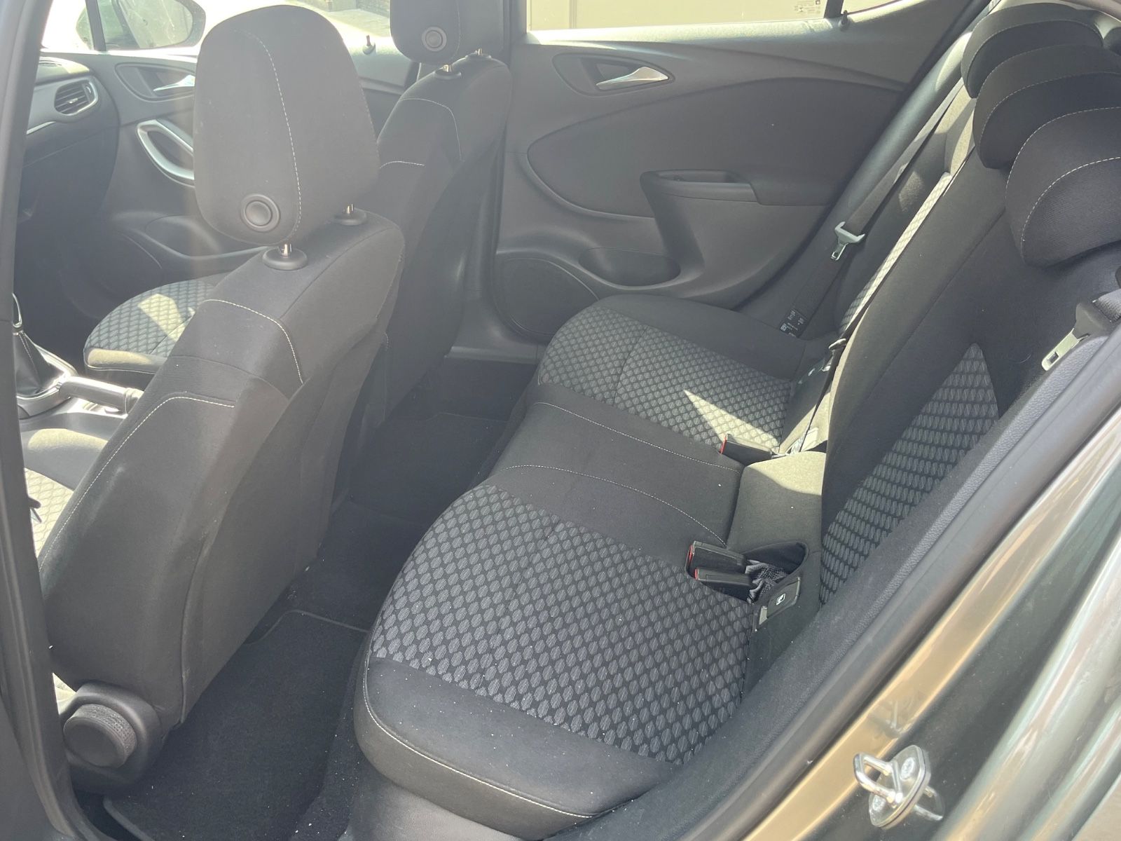 Fahrzeugabbildung Opel Astra K Lim. 5-trg. Edition DISPLAY DEFEKT