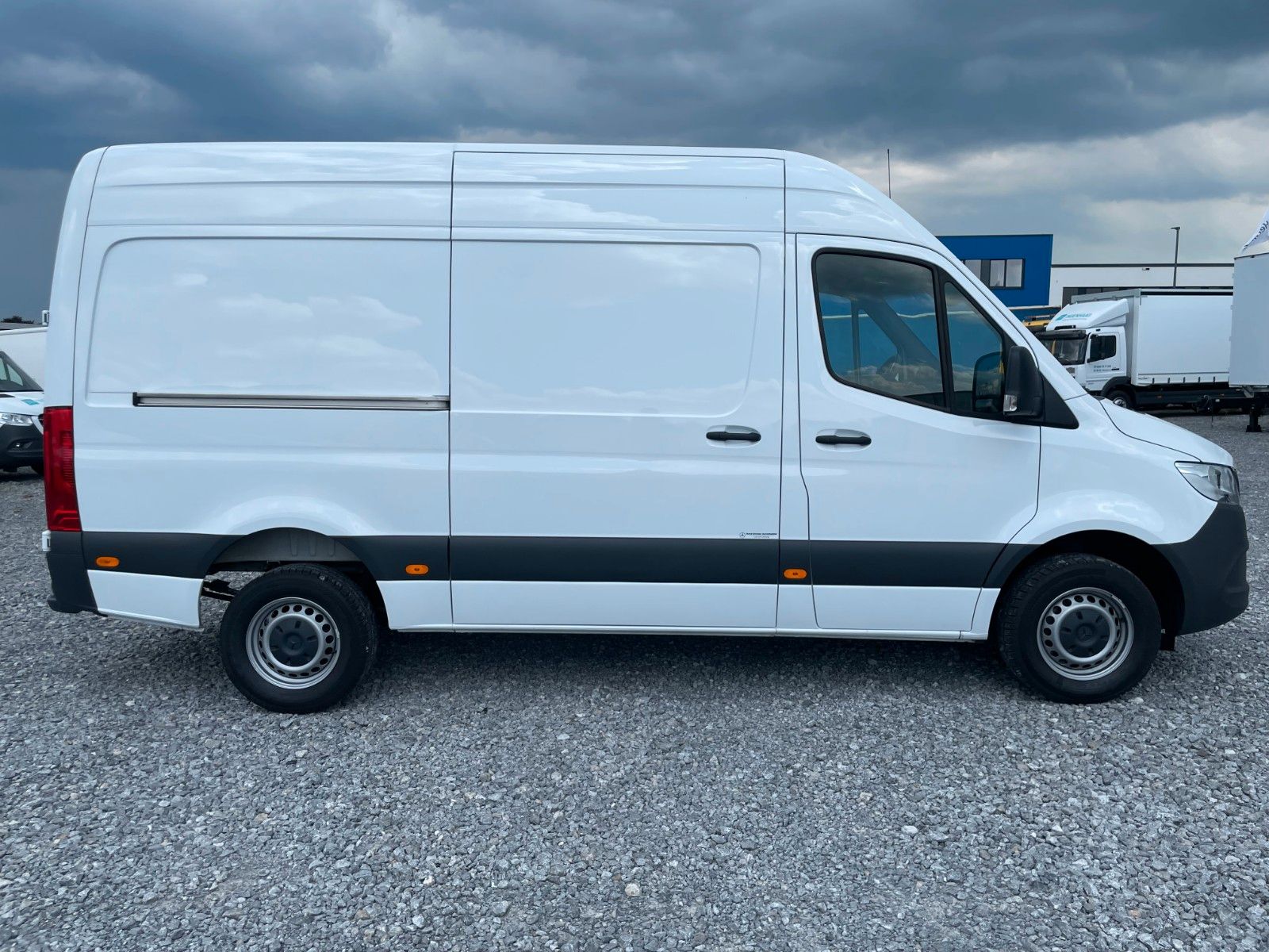 Fahrzeugabbildung Mercedes-Benz Sprinter III  317 CDI  MR / AHK  / MBUX