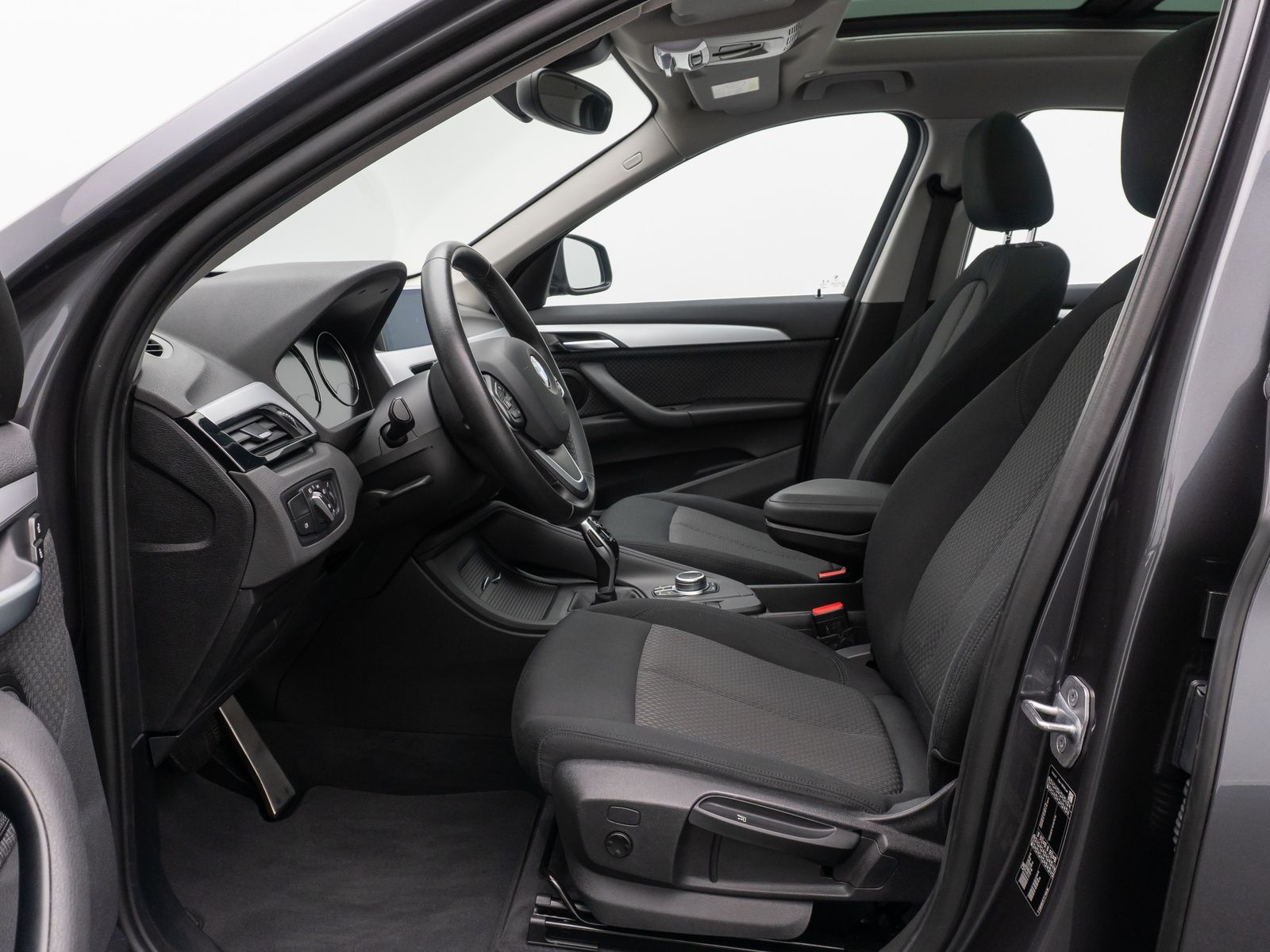 Fahrzeugabbildung BMW X1 sD20i ParkAs LED Navi GeschwReg Panorama DAB