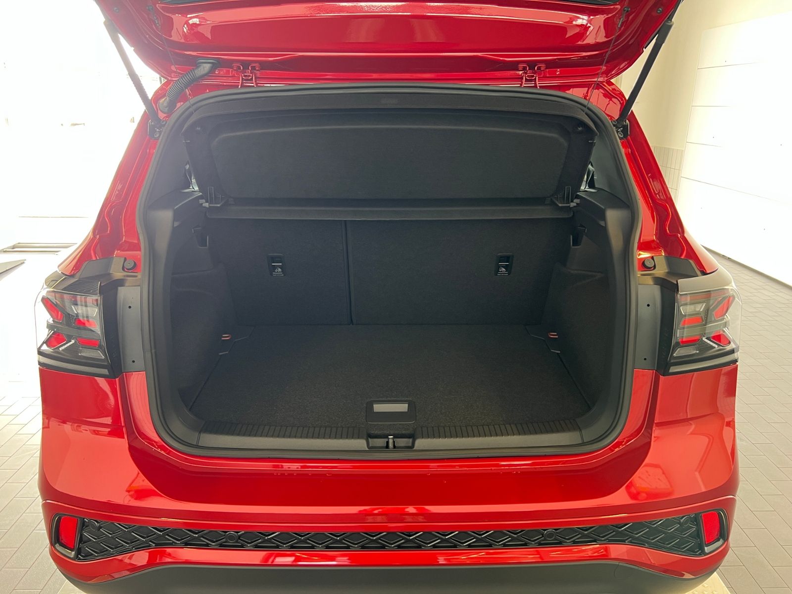 Fahrzeugabbildung Volkswagen T-Cross R-Line 1.5 TSI DSG *AHK,BlackStyle,Navi,