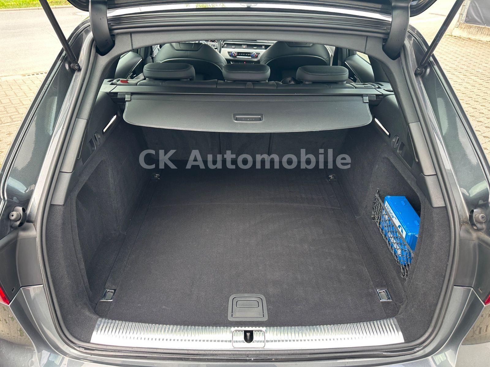 Fahrzeugabbildung Audi A4 Avant 40 TDI Quattro S-Line/Navi/LED/ACC