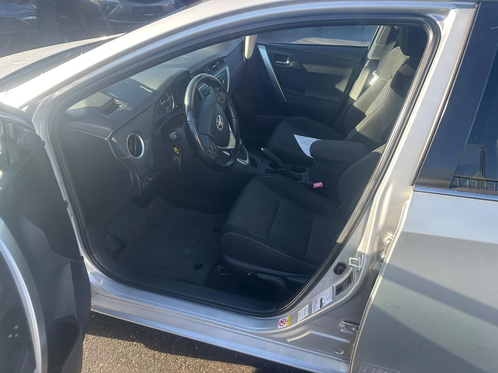 Toyota Auris 2014 — photo 13