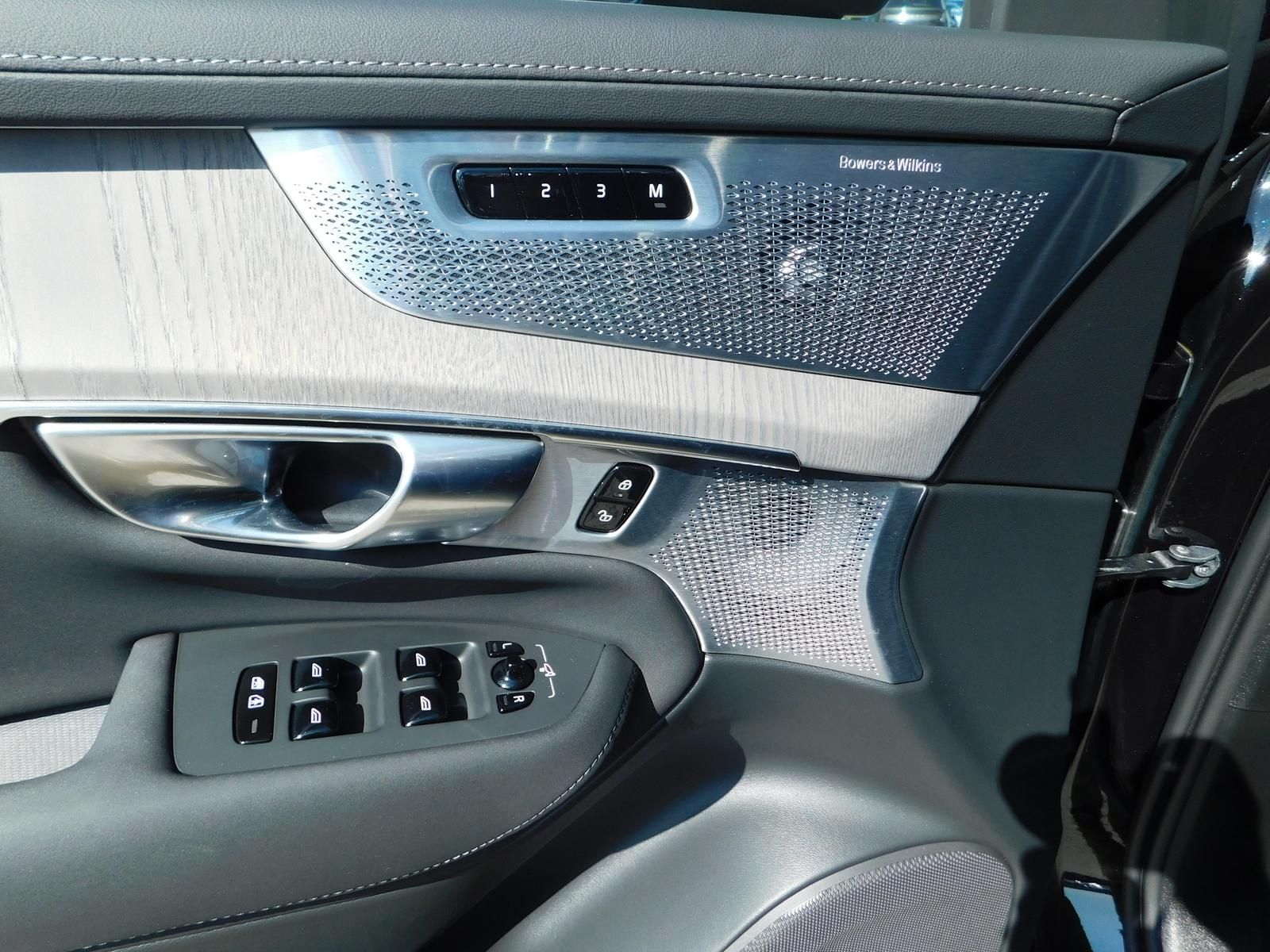 Fahrzeugabbildung Volvo XC90 T8 Ultra Dark
