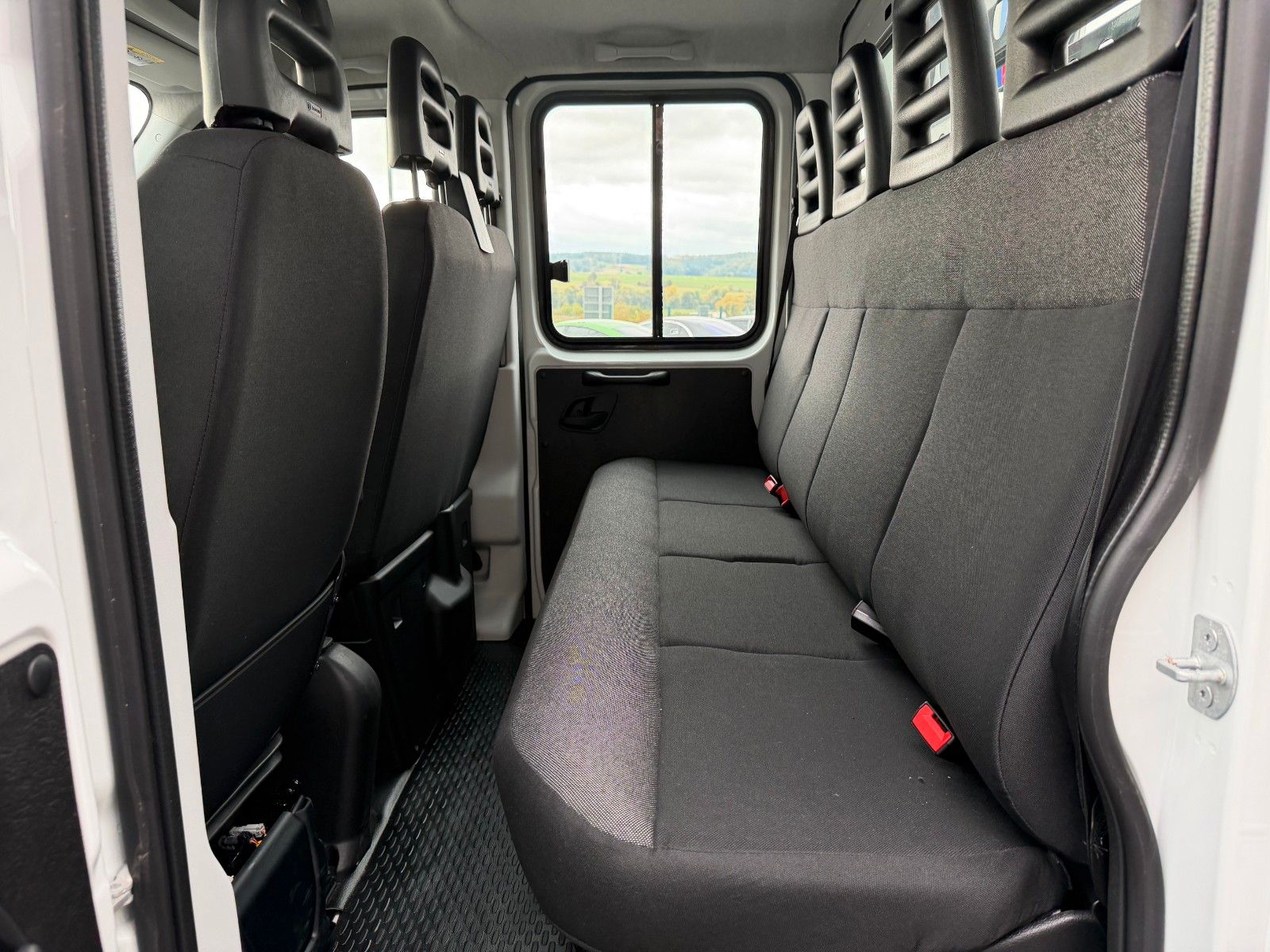 Fahrzeugabbildung Iveco Daily 35S16 A8 *R.3450mm*Automatik*AHK*7-Sitze*