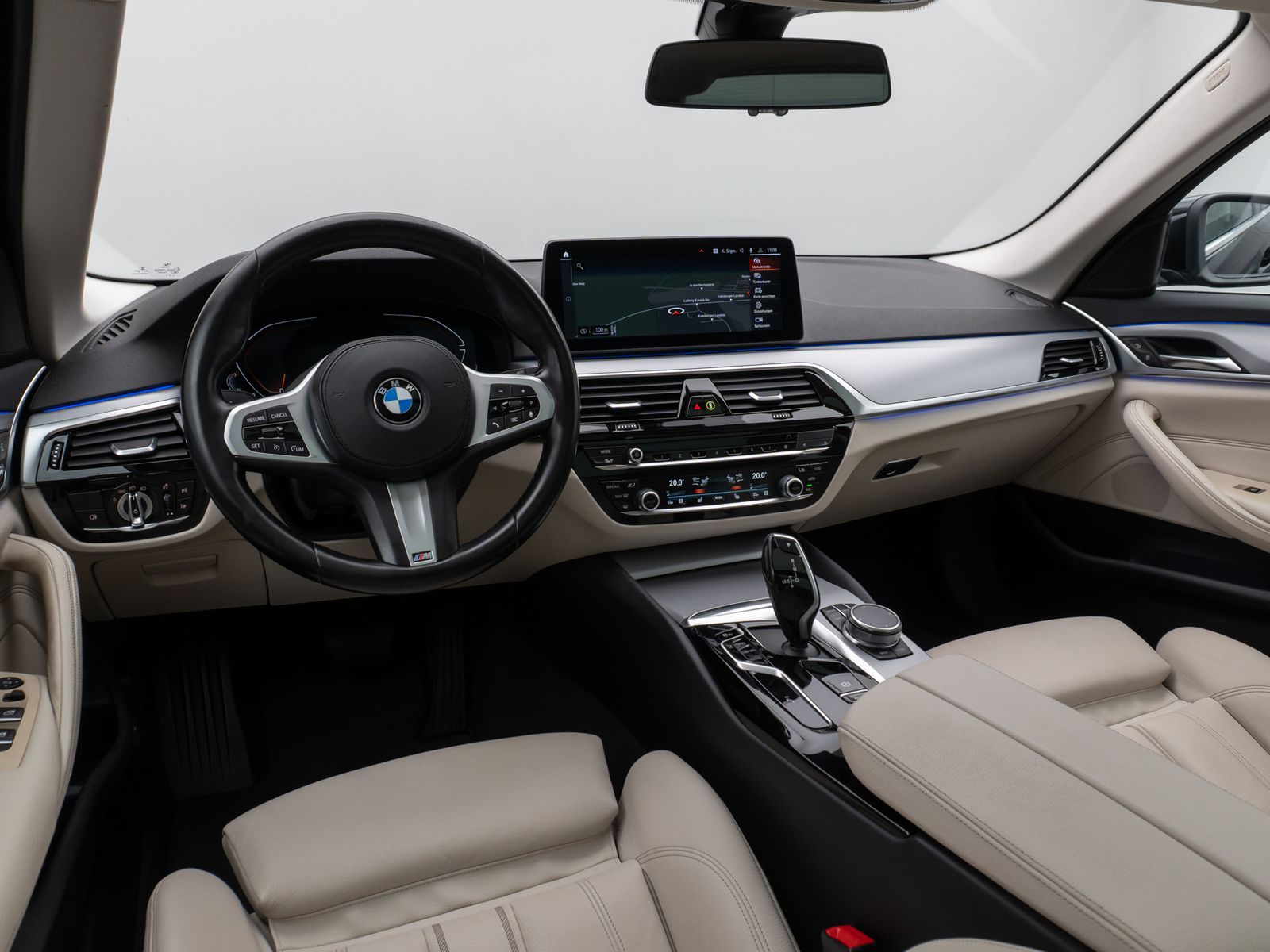 Fahrzeugabbildung BMW 530d  Panorama Kamera Laser HUD DAB HiFi Komfort