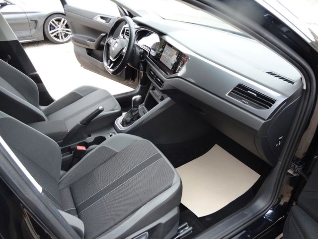 Fahrzeugabbildung Volkswagen Polo VI Highline/DSG//4.400km/1.Hd/PDC/Navi/Sitz