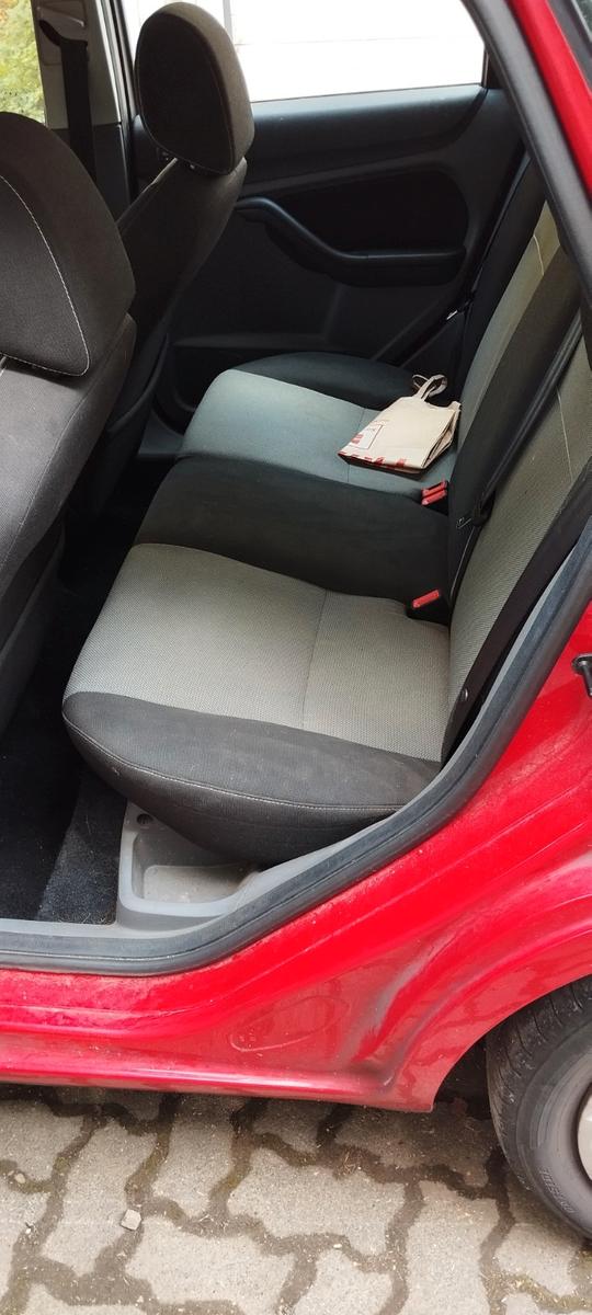 Ford Focus 2010 — photo 9