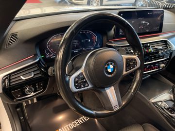 BMW 540d  Touring xDrive M Sport *1.HAND*LED*KAM*AHK