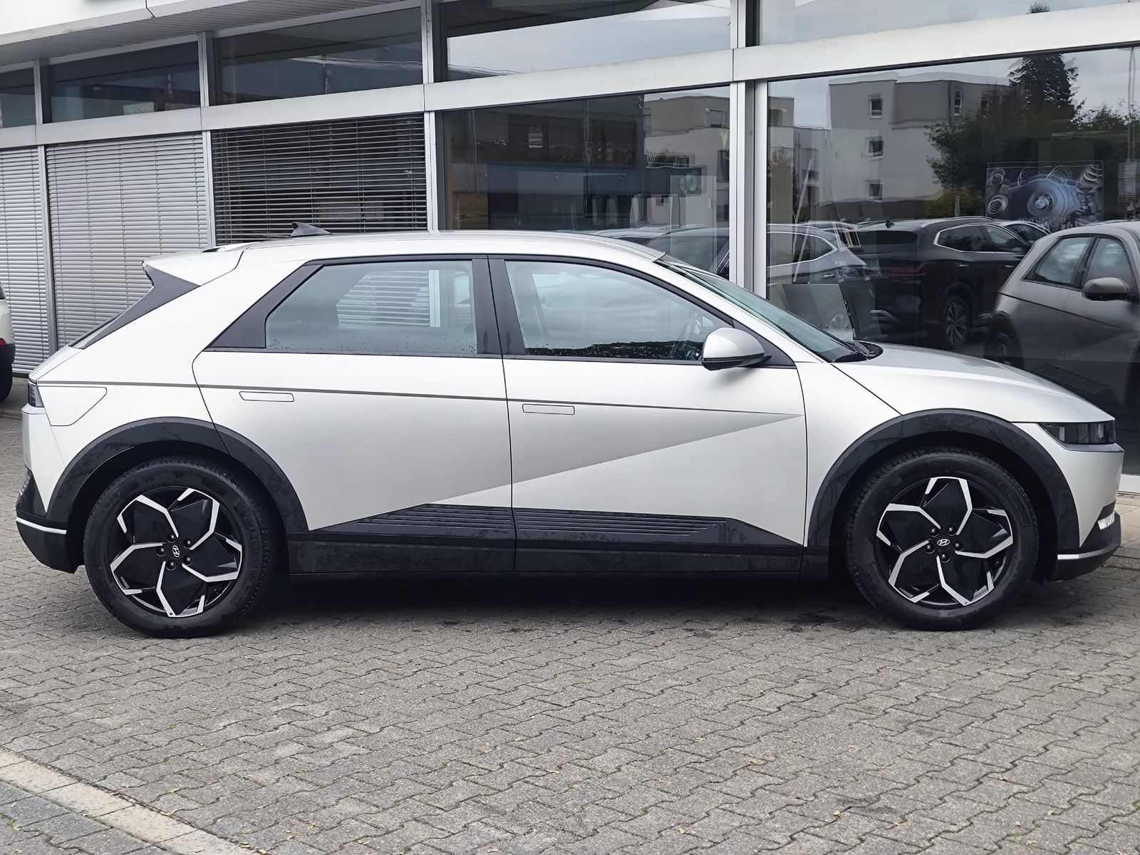 Fahrzeugabbildung Hyundai Ioniq 5 NAVI+LED+SHZ+KAMERA+ACC+AHK+19"+