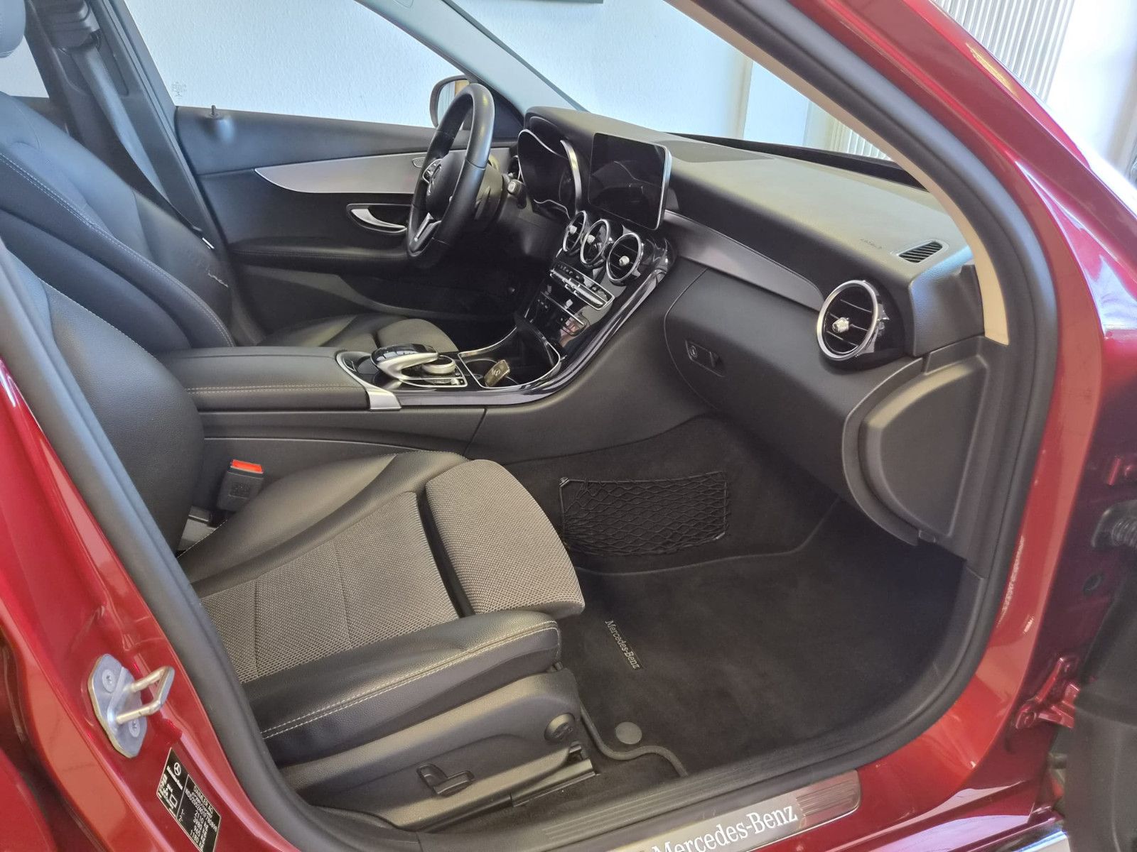 Fahrzeugabbildung Mercedes-Benz C 180 T-Modell CGI / LED / Kamera / GARANTIE