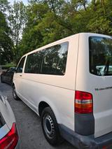 Volkswagen VW Bus Transporter TÜV 2027, bei 100,000 Km - VW T5 Transporter in Wiesbaden