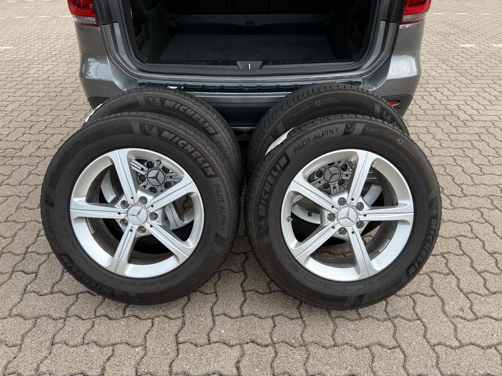 Mercedes-Benz GLB 220