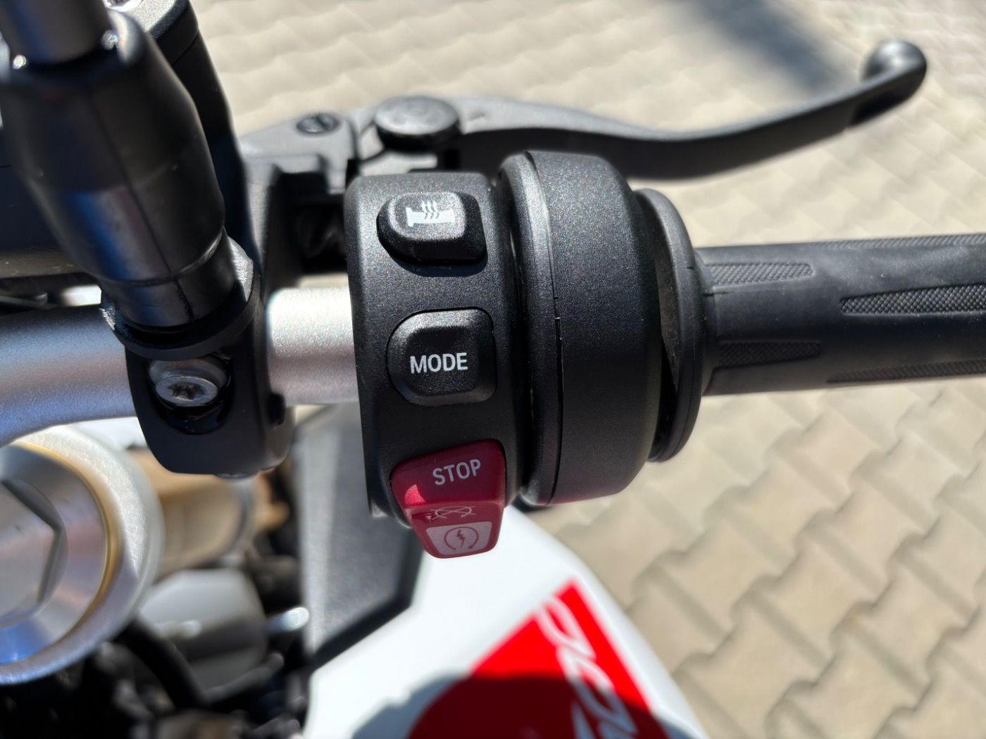 Fahrzeugabbildung BMW F 900 R Sport kurzer Kennzeichenhalter