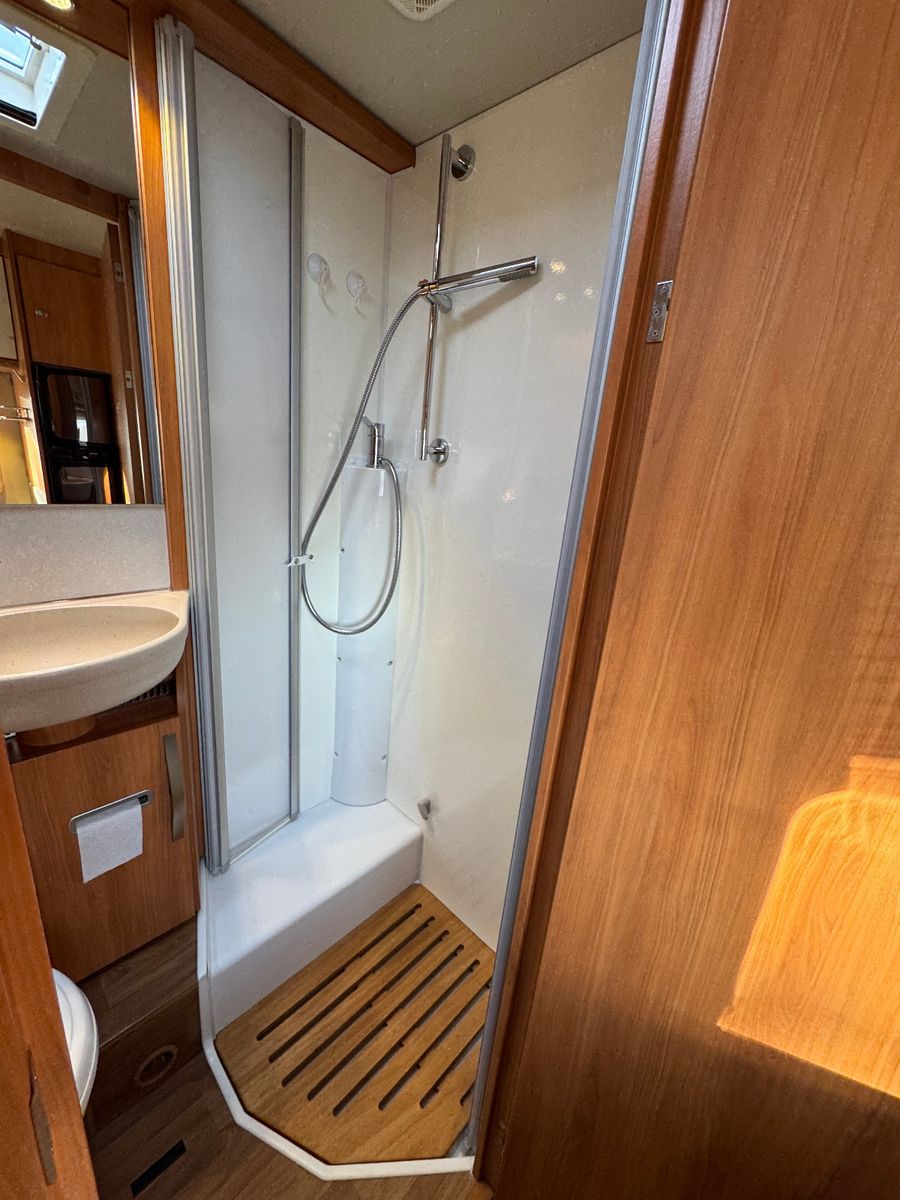 Fahrzeugabbildung HYMER / ERIBA / HYMERCAR EXSIS T 688 FIAT ALKO 2X TV SAT SOLAR AHK PANO