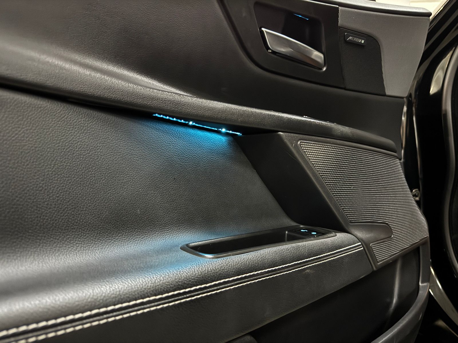 Fahrzeugabbildung Jaguar XE 2.0 d 8GT LANDMARK R-SPORT BLACK EDITION VOLL