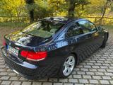 BMW 320i Coupé / Leder / Navi / Autom. / Schiebedach - BMW 320 aus 2010: Coupe