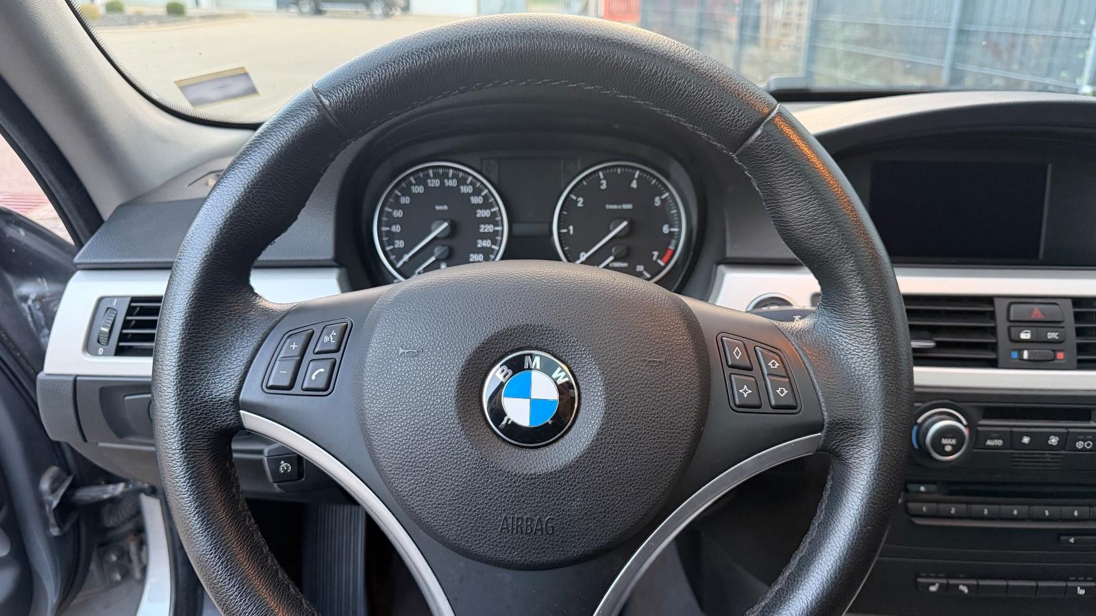 BMW 318i AUTOMATIK TÜV,93.000KM,NAVI,PANO,KLIMA,PDC