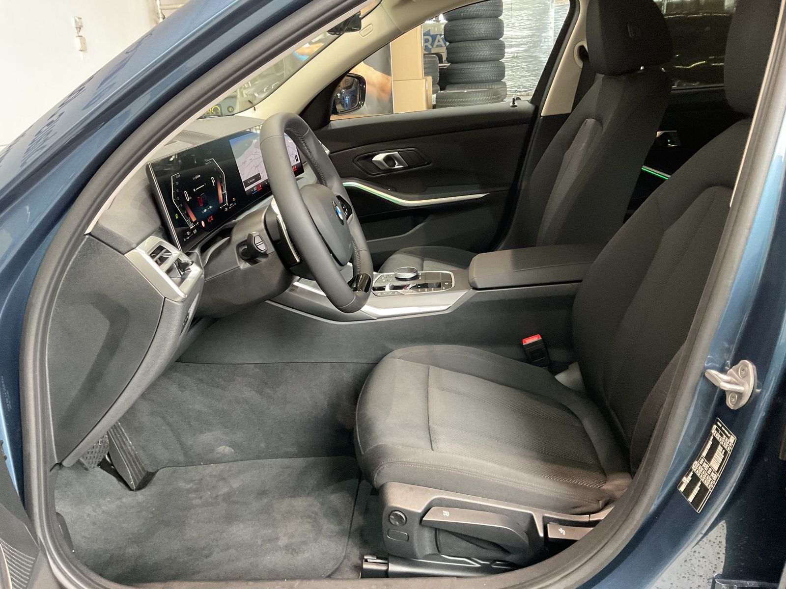 Fahrzeugabbildung BMW 318i |Driving Assistant |Komfortzugang |Sitzheiz