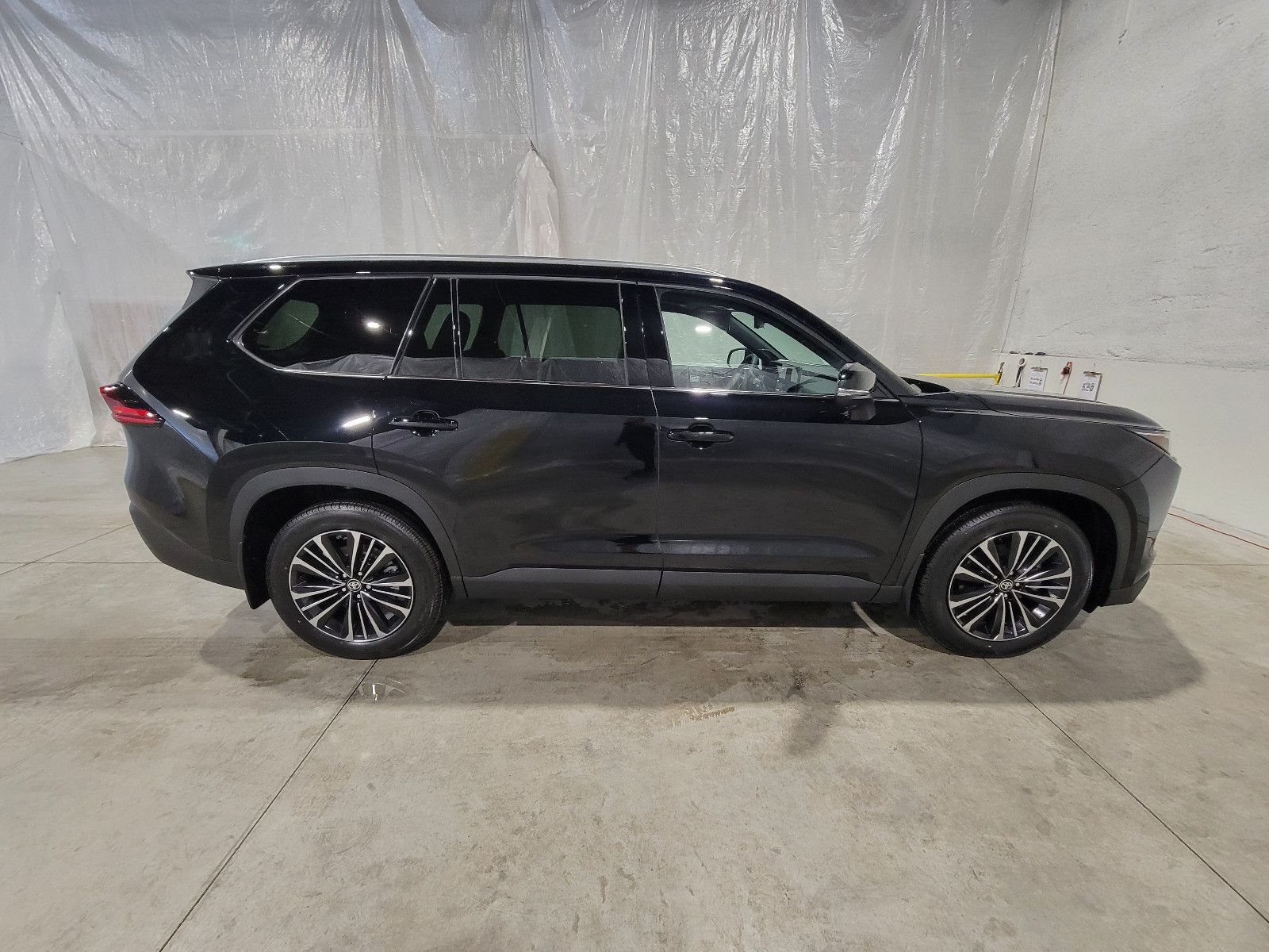 Fahrzeugabbildung Toyota GRAND Platinum Max T1: 68.000 EURO