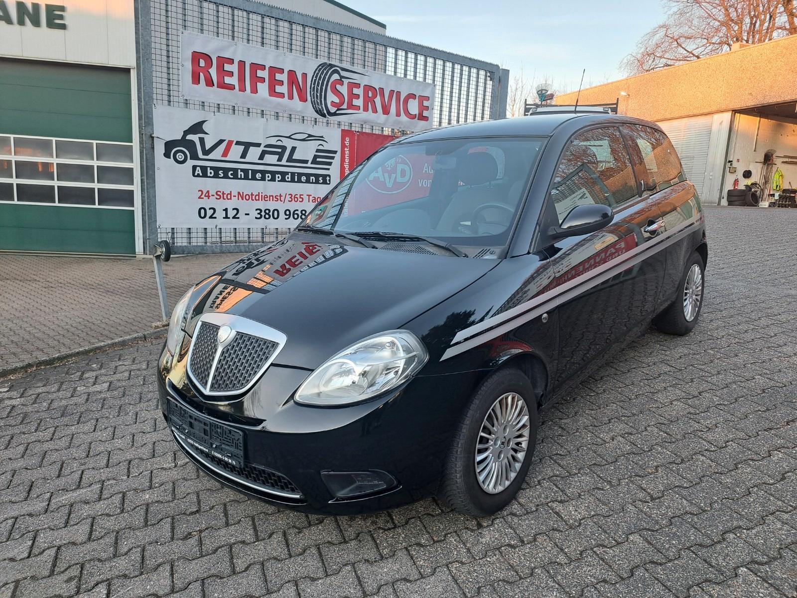 Lancia Ypsilon 1.2 8v Oro