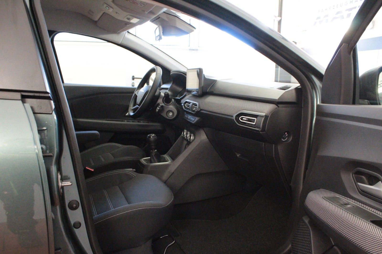 Fahrzeugabbildung Dacia Sandero TCe 100  ECO G Expression*Winterpaket*