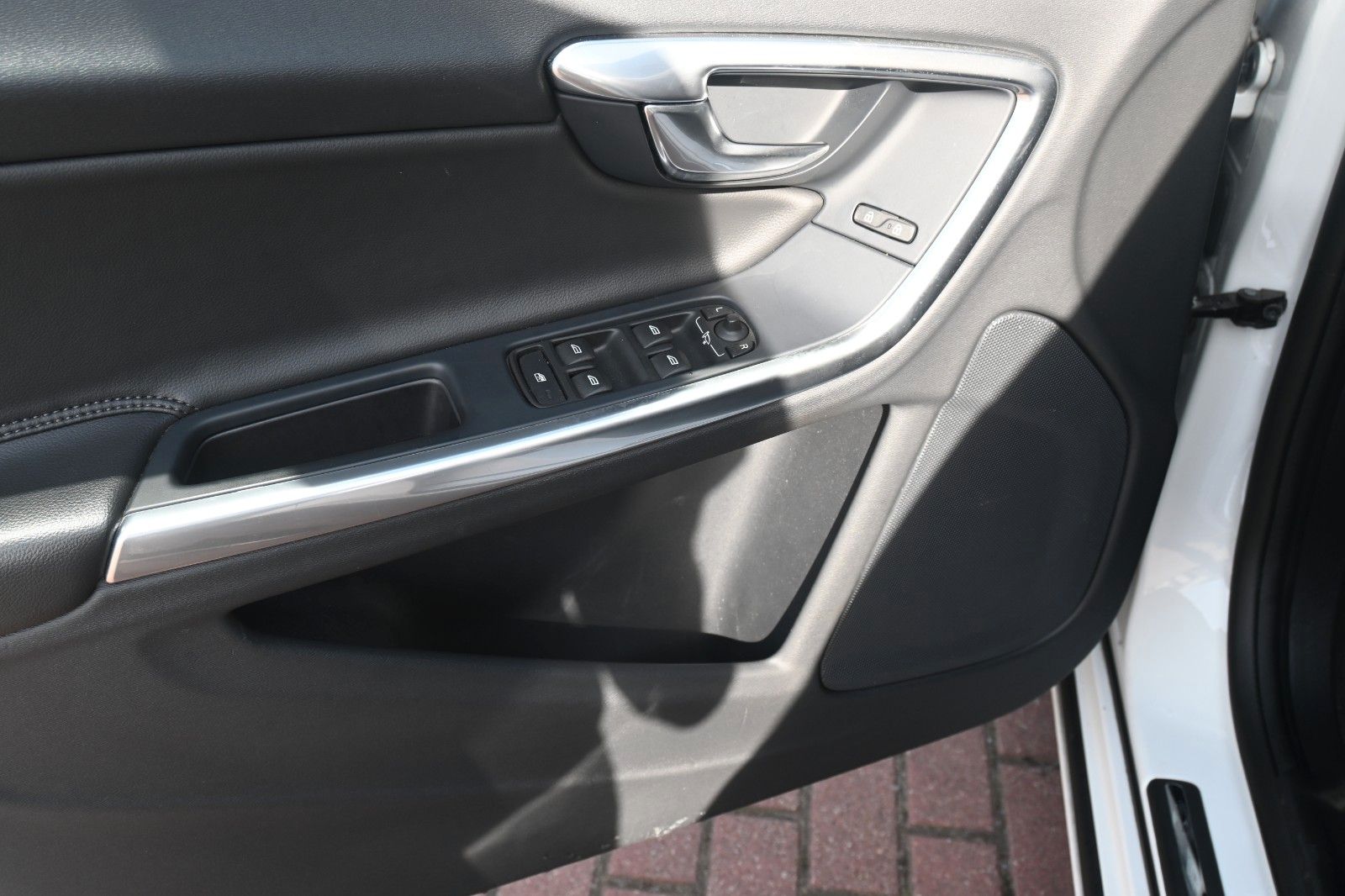 Fahrzeugabbildung Volvo **Mietkauf**V60D6*Sum*SD*NAVI*STHZ*E-KZ*Diesel