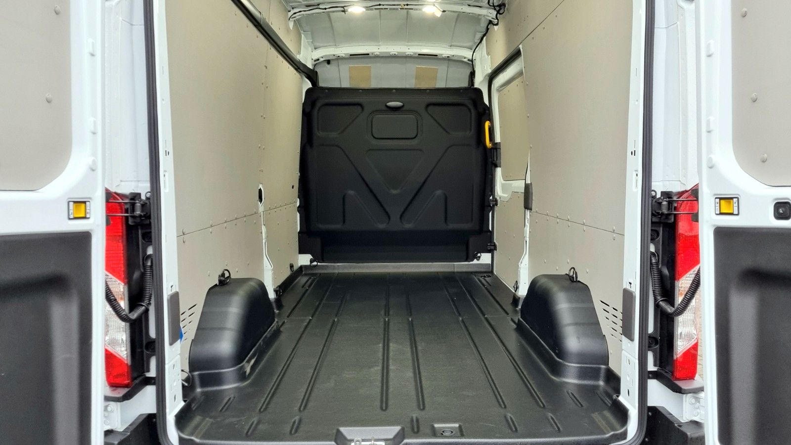 Fahrzeugabbildung Ford Transit Kasten 350 L3 Trend