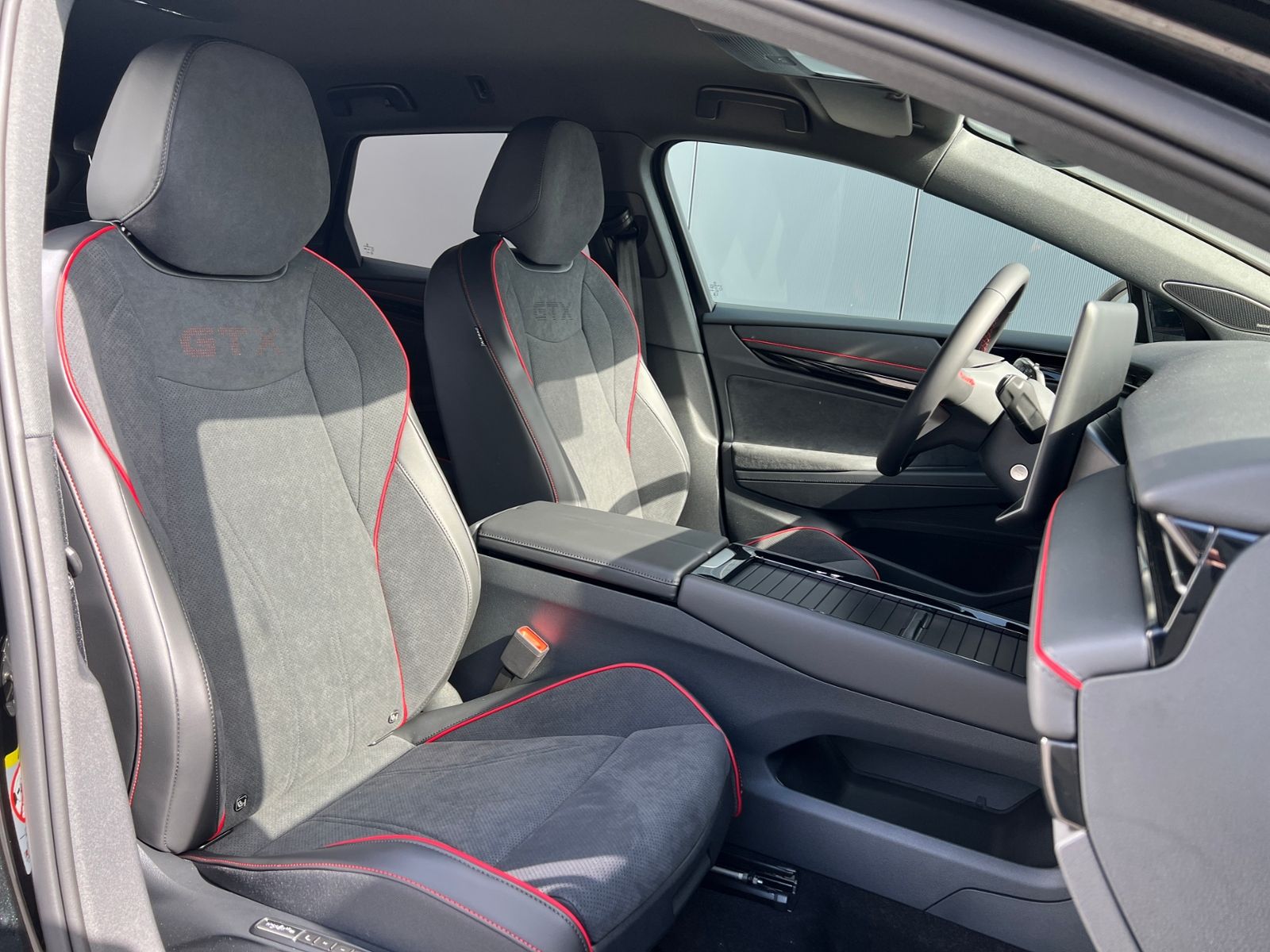 Fahrzeugabbildung Volkswagen ID.7 GTX Tourer 4MOTION 250 kW *AHK, Wärmepumpe,
