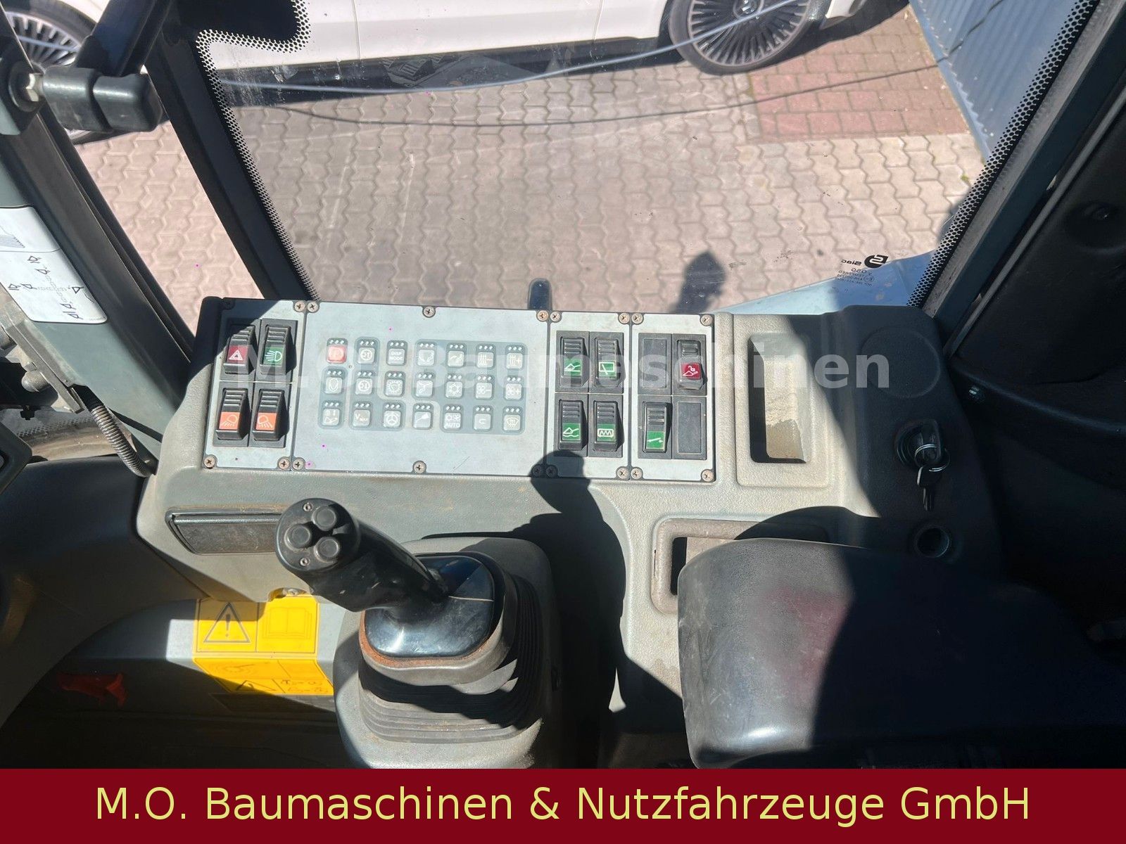 Fahrzeugabbildung Liebherr L524 /SW / AC/ Hochkippschaufel/Neue Reifen !