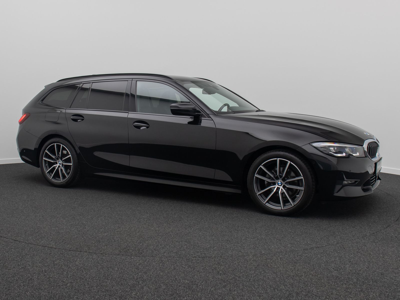 Fahrzeugabbildung BMW 320i Sport Line Stop&Go Kamera DAB Alarm Komfort