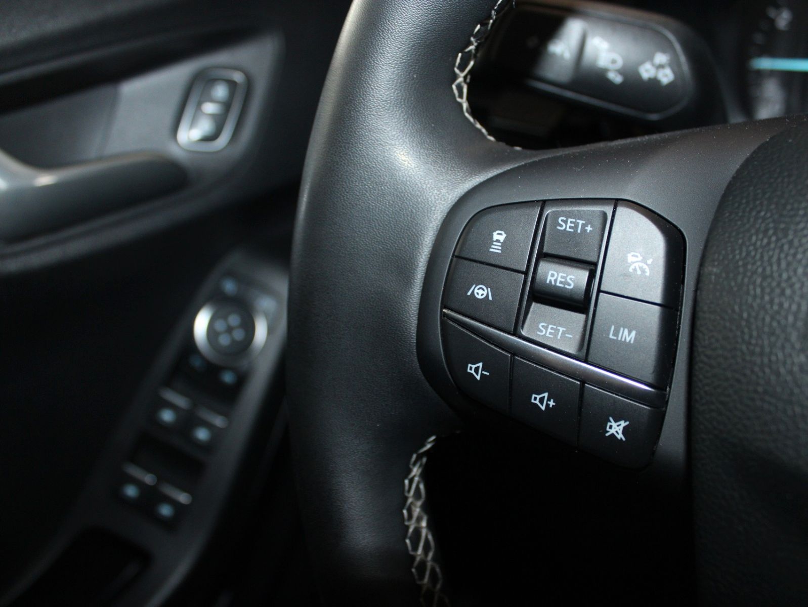 Fahrzeugabbildung Ford Puma Titanium Automatik NAVI LED ACC WinterPak