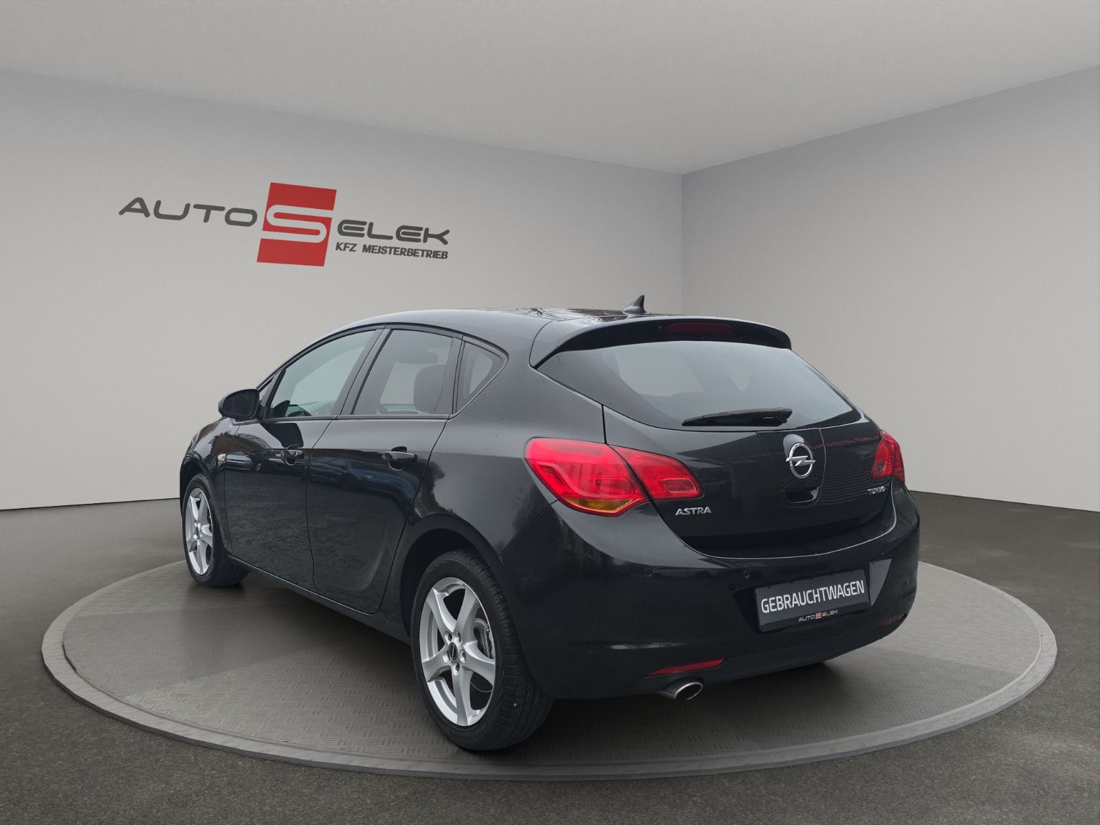 Fahrzeugabbildung Opel Astra J Lim. 5-trg Design Edition Klima Tempomat