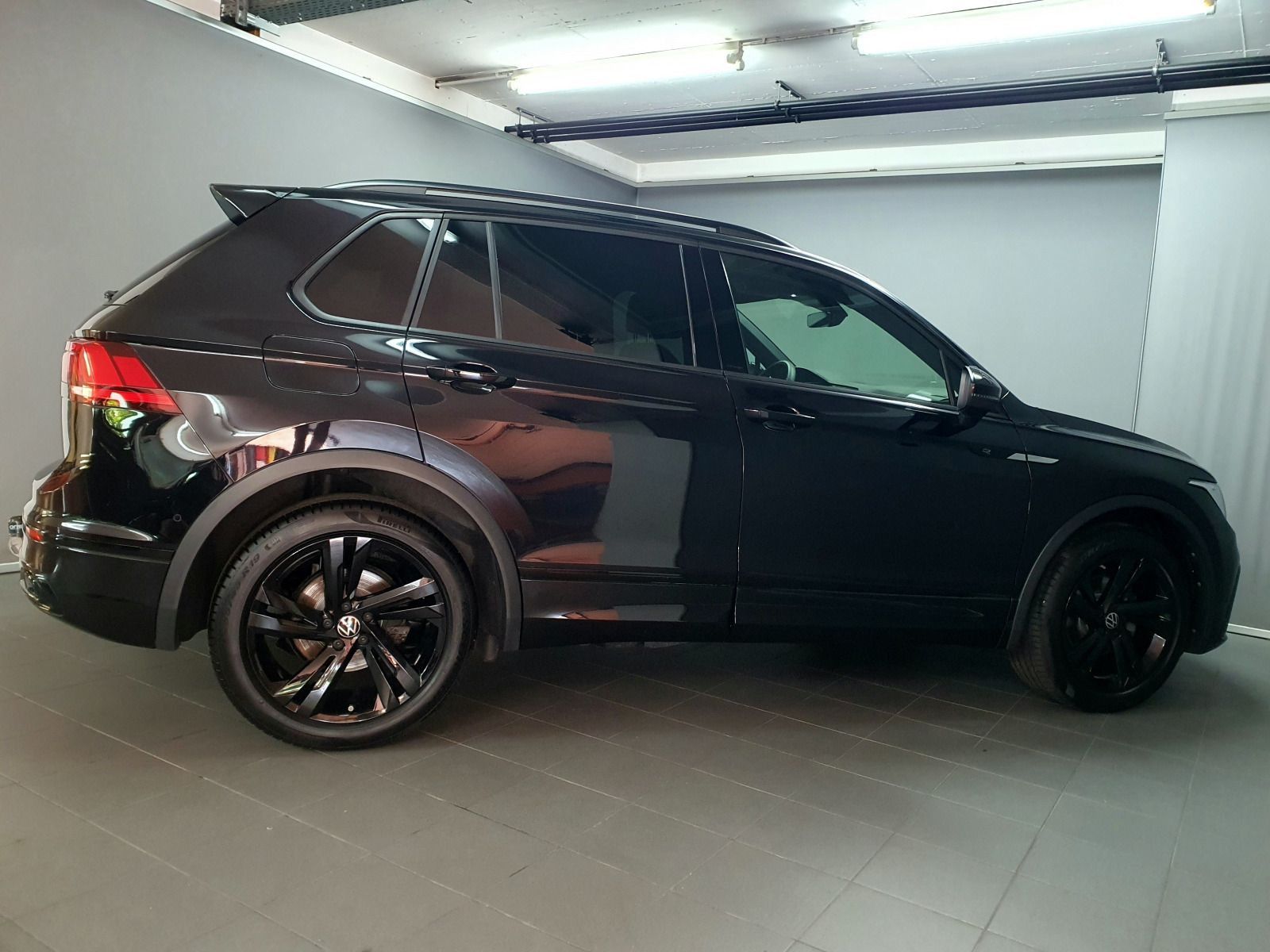 Volkswagen Tiguan 1.5TSI DSG R-Line AHK HuD ACC H&K DCC foto 3