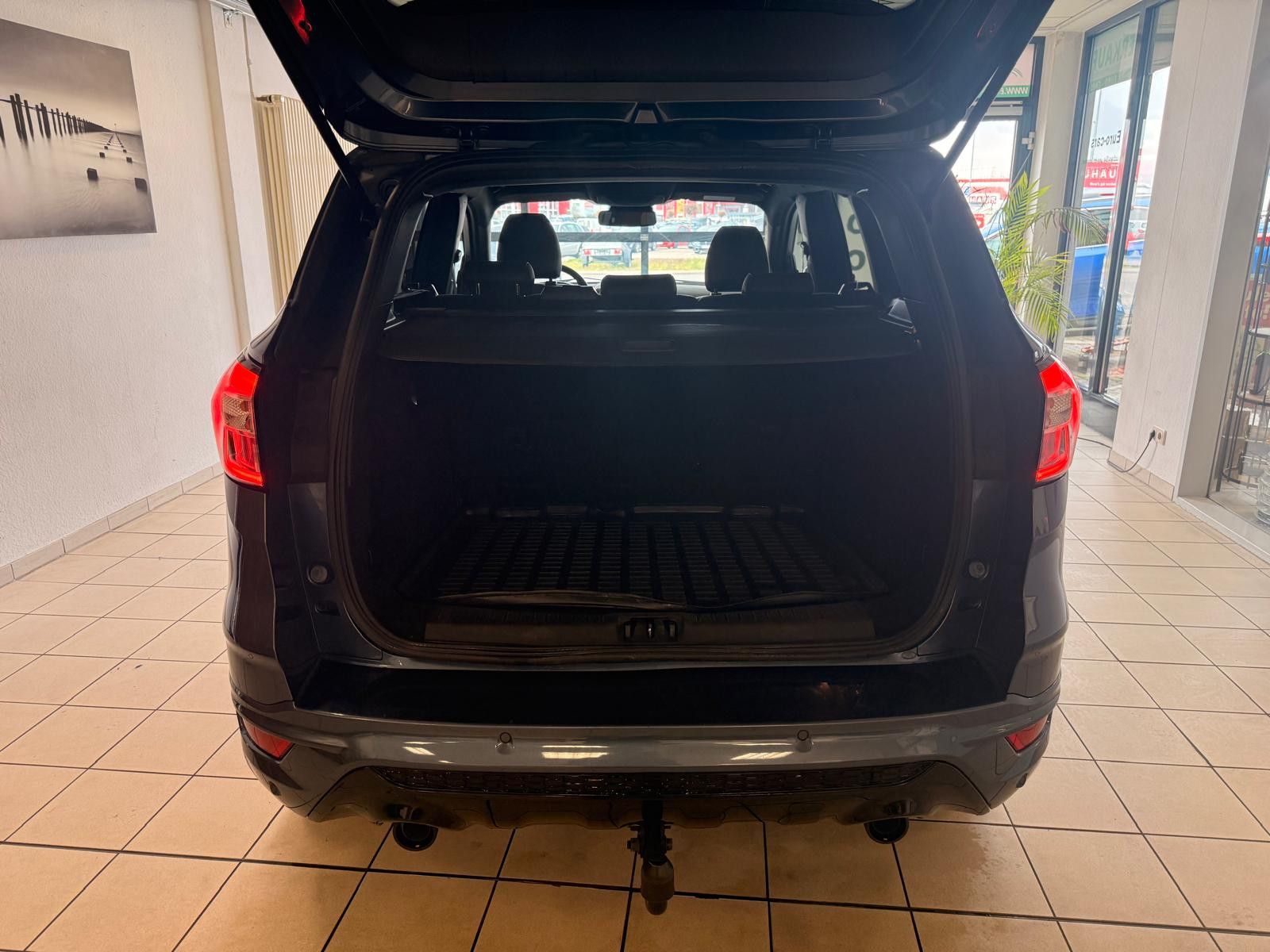 Fahrzeugabbildung Ford Kuga ST-Line / NAVI/ KLIMA/AHK/ALLRAD