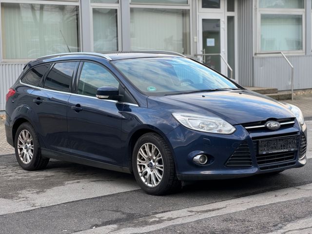 Ford Focus Turnier Titanium*Klimaaut.*Navi*AHK*PDC*SH