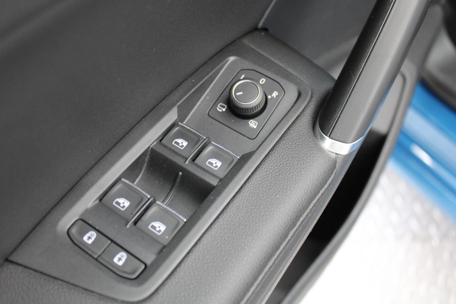 Volkswagen Touran *7 Sitzer* *Tüv&Inspektion Neu*Navi*Leder