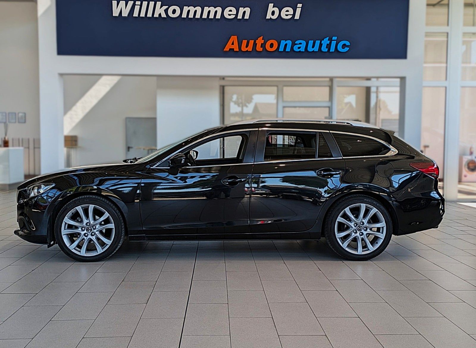 Fahrzeugabbildung Mazda 6 Kombi Center-Line KLIMAAUT SITZHEIZG NAVI 19''