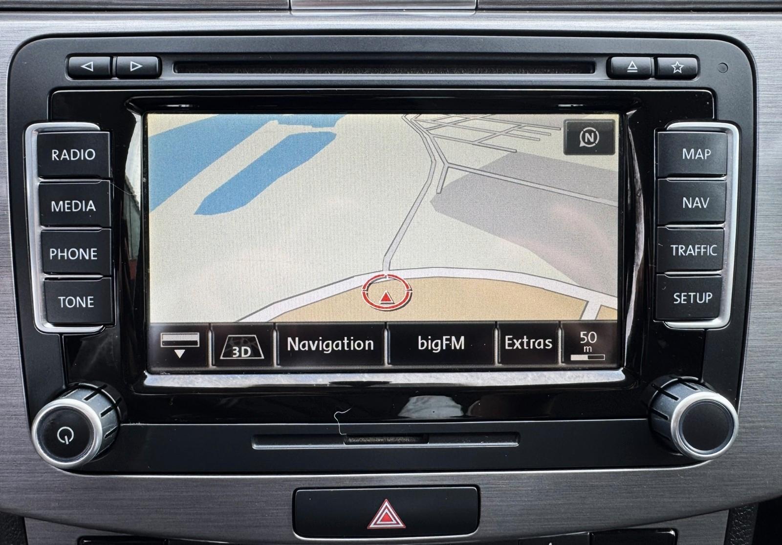Volkswagen Passat 2012 — photo 18