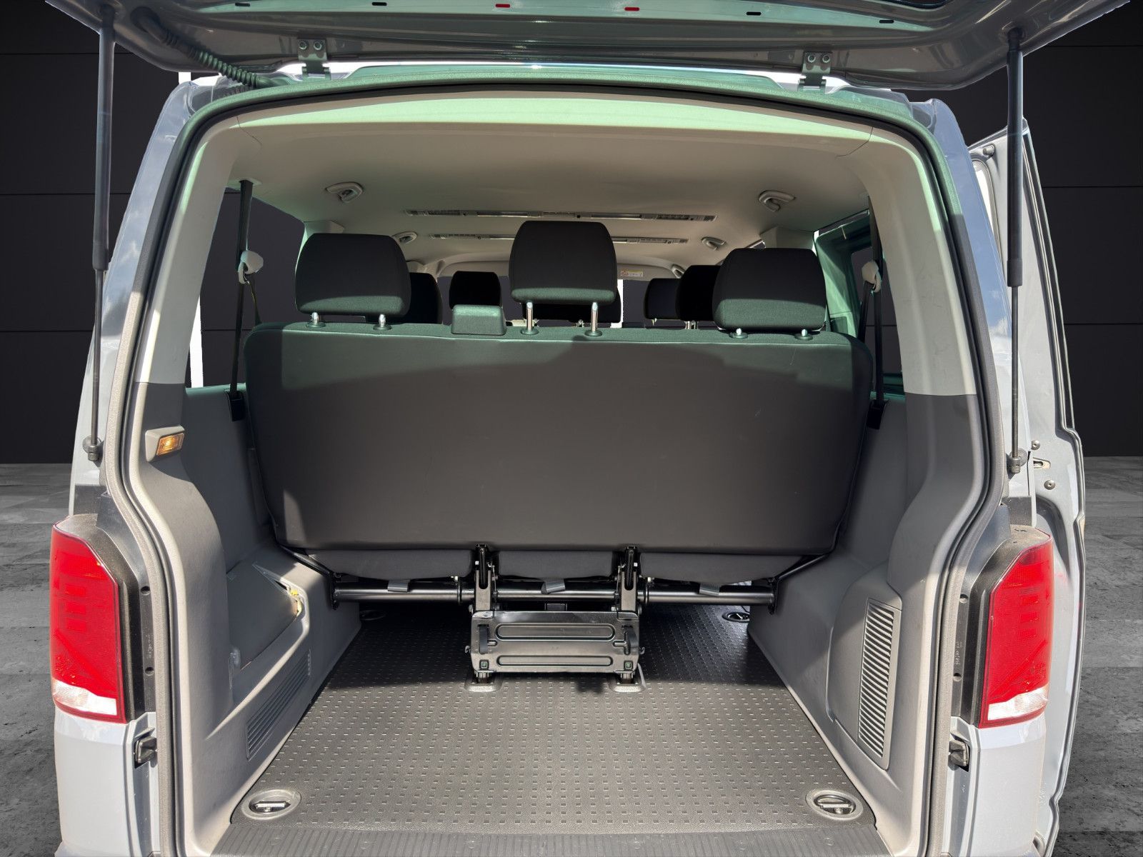 Fahrzeugabbildung Volkswagen T6 Caravelle/Apple CarPlay/Trendline/Blth/Klima