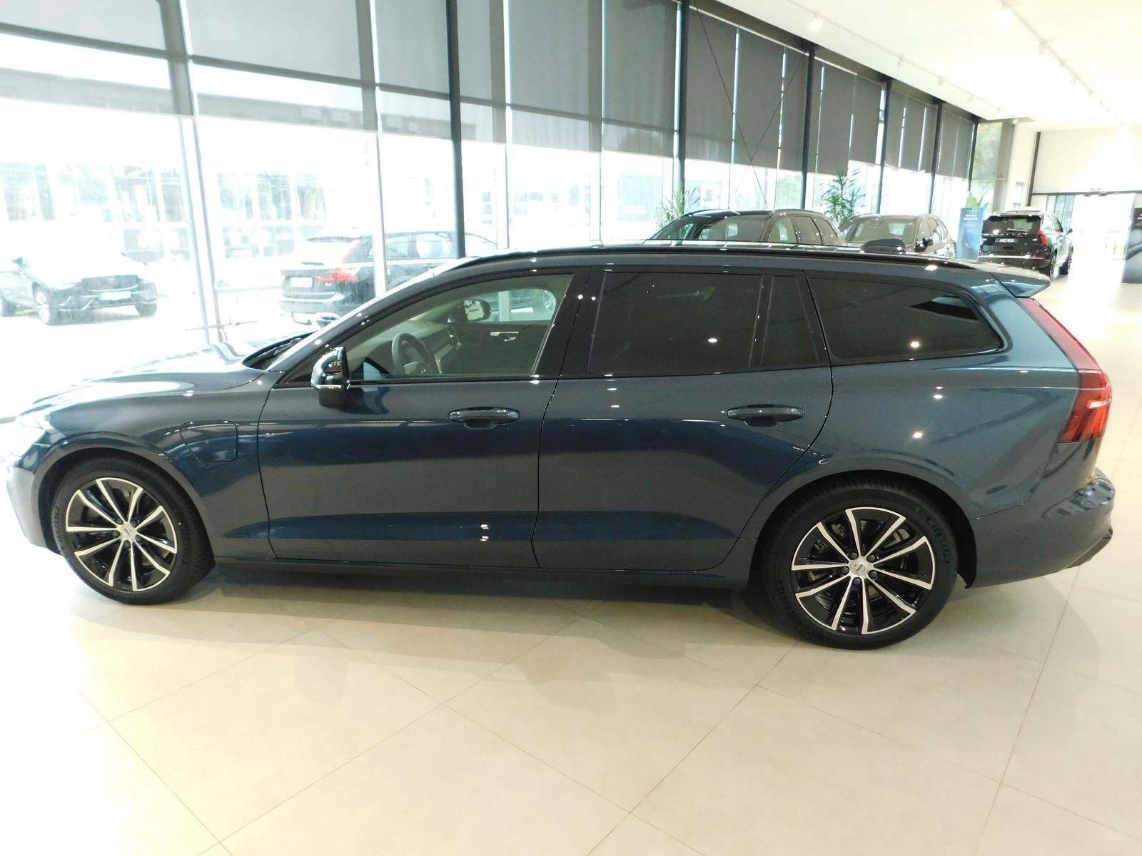 Fahrzeugabbildung Volvo V60 T6 AWD Plus Dark